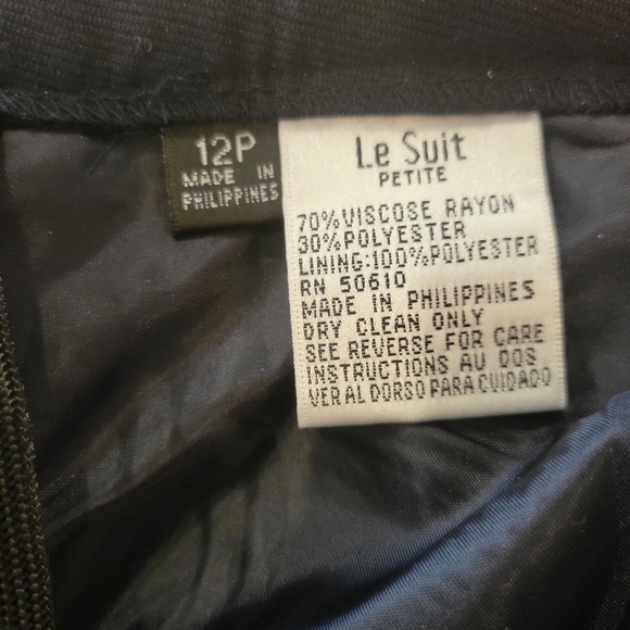 Le Suit Beautifully Tailored 2 Piece Buisness Pant Suit Black 12 P Excellent Con - Picture 8 of 9